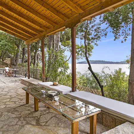 בית נופש The Sea Martin נידרי